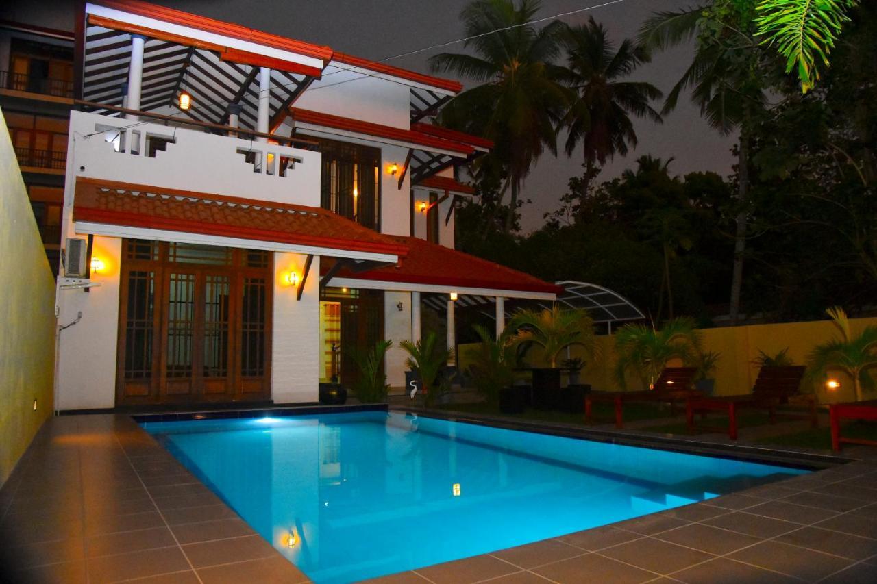 Grand Royal Villa Negombo Exterior photo