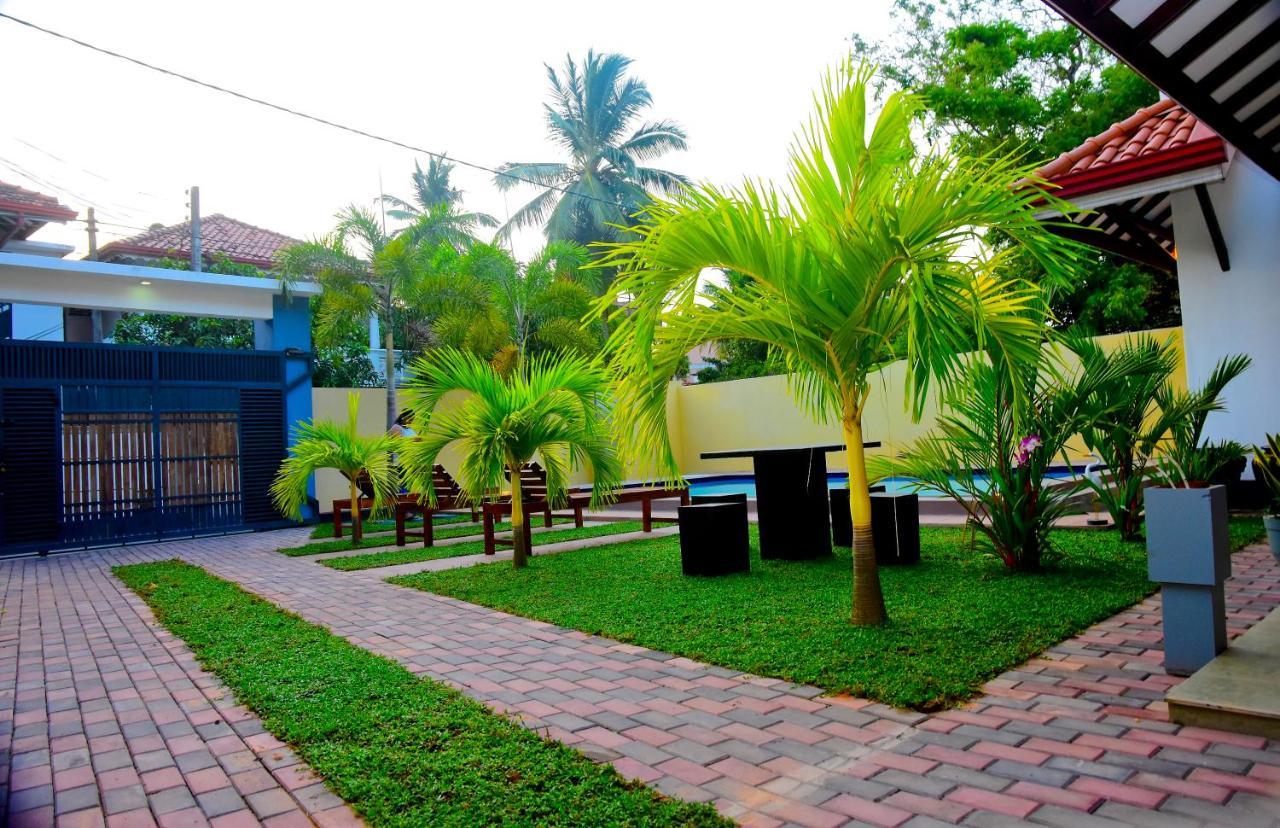 Grand Royal Villa Negombo Exterior photo