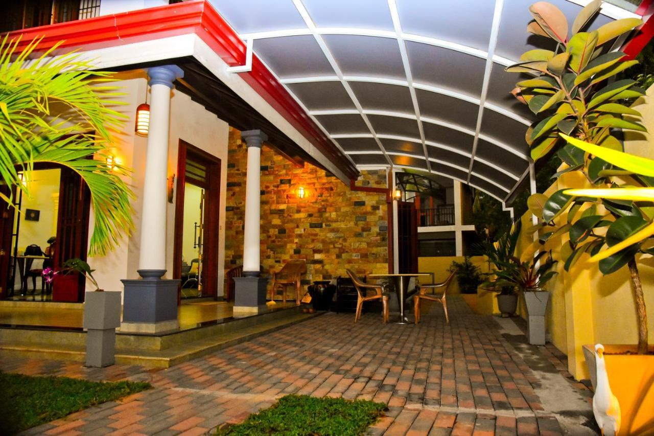 Grand Royal Villa Negombo Exterior photo