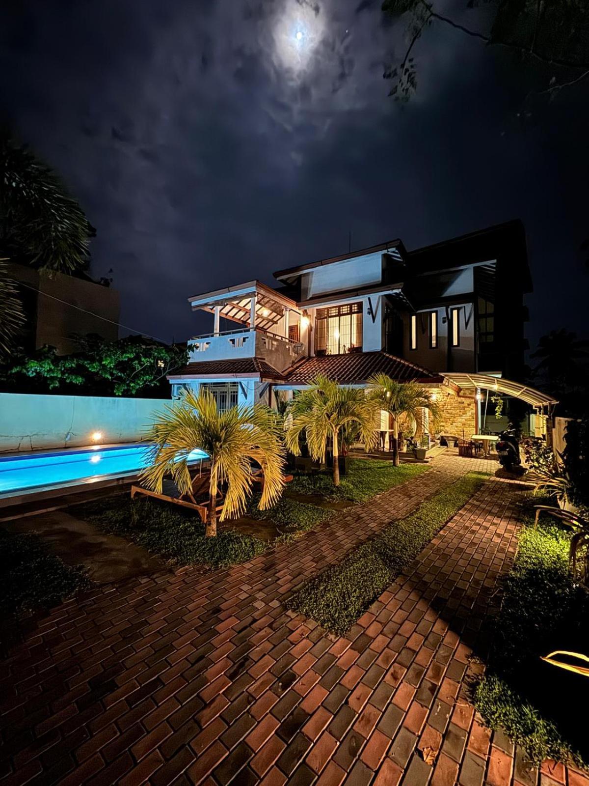 Grand Royal Villa Negombo Exterior photo