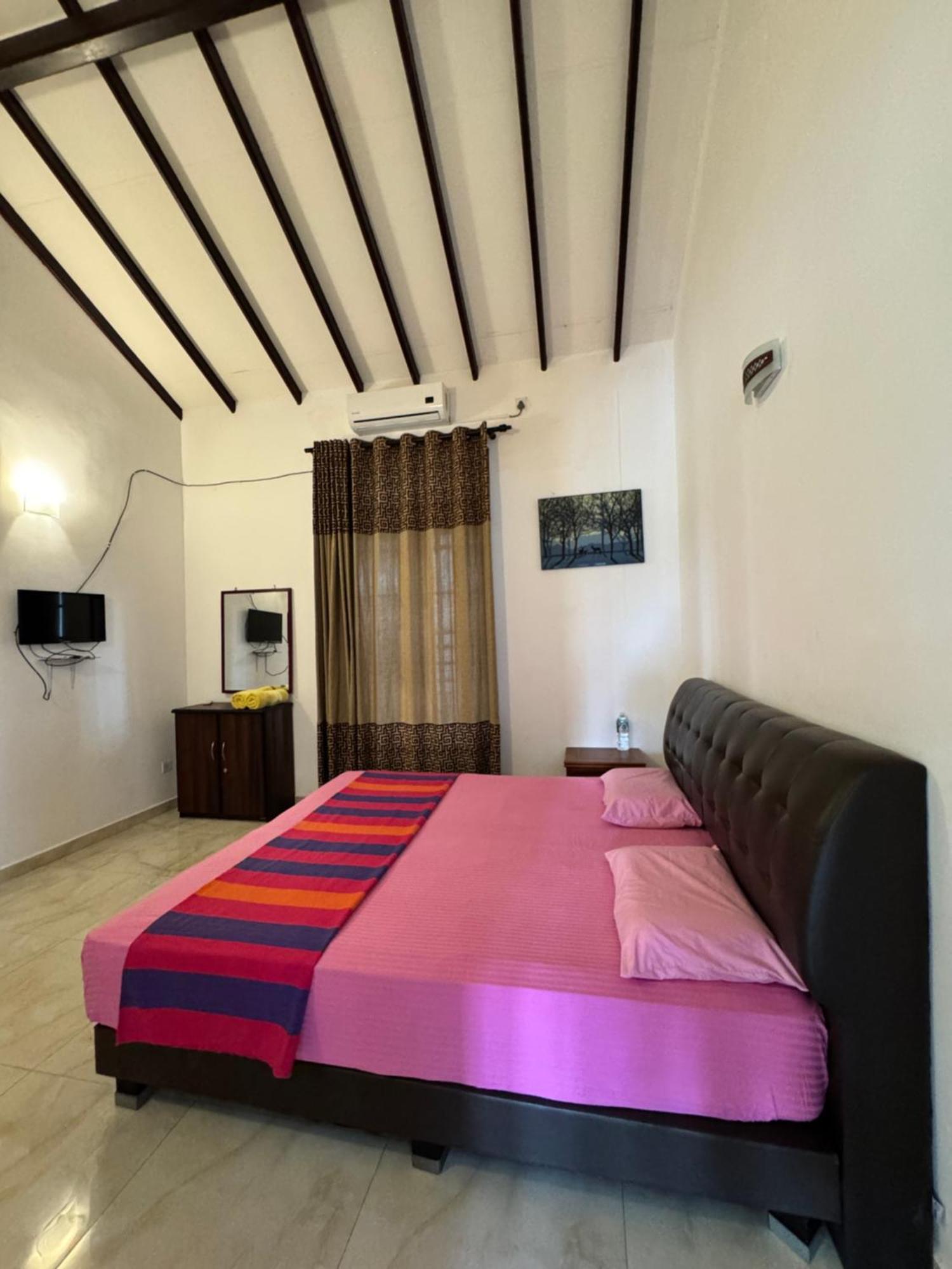 Grand Royal Villa Negombo Exterior photo